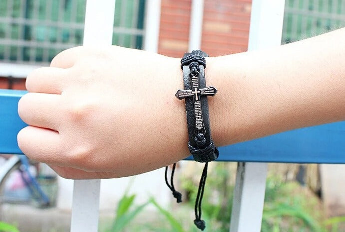 Pulsera Sagrada en Cuero. Manilla En Cuero Padre Nuestro Caja